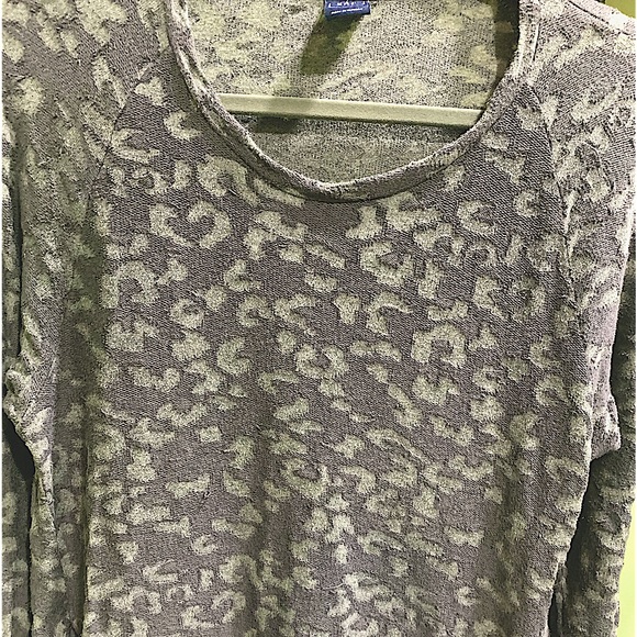 Gray gap sweater with raindrop design size medium - Picture 1 of 7